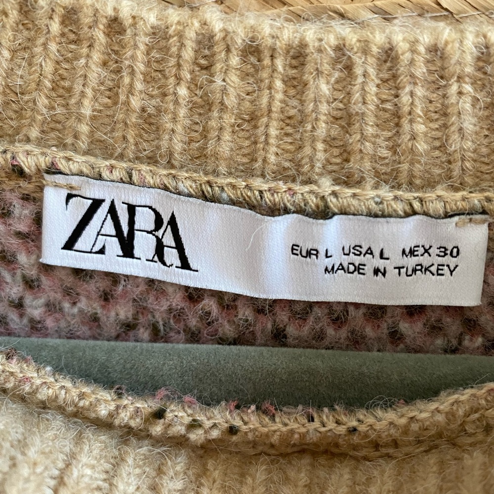 Oversized Zara Knit Sweater - Size L - Heavy Sweater - Warm - Pretty - Picture 2 of 12